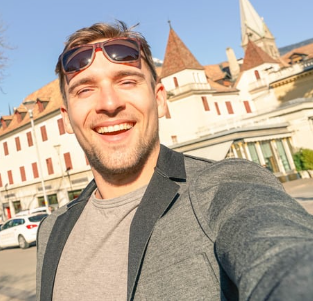 <em>Francisco G.</em>